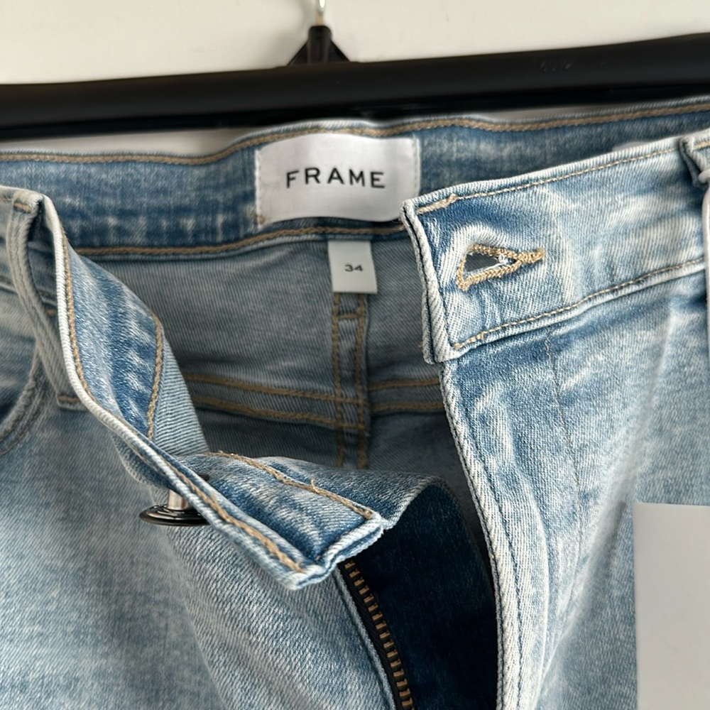 Frame Denim distressed wash with raw edge leg - Picture 2 of 3